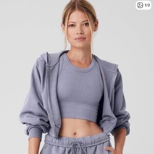 ALO Yoga Breakaway Zip Hoodie in Fog. Size Small